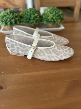 Dolce Vita Roslyn Ballet Flats White
Leopard Mesh Size 9.5
